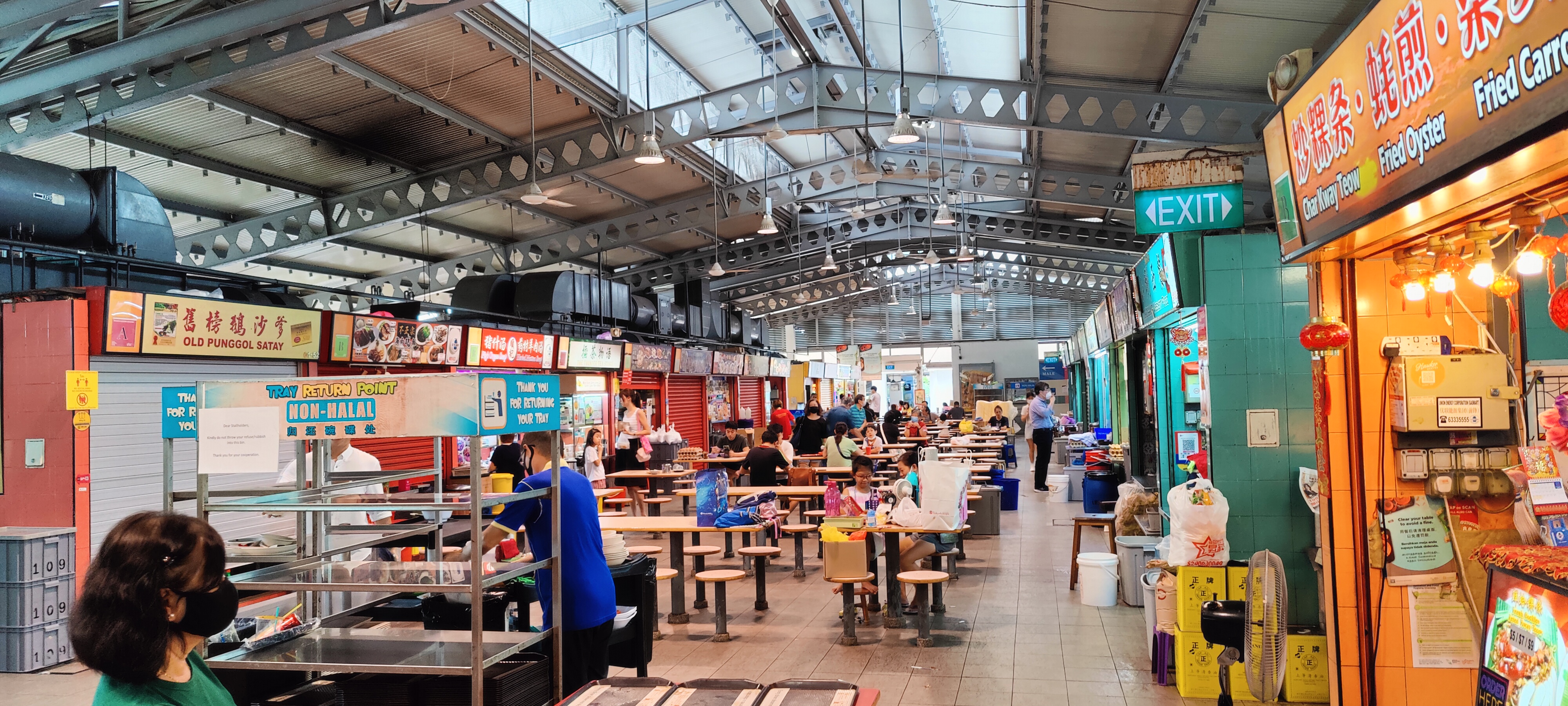 Singapore's Hawker Centers: From Street Chaos to UNESCO Heritage (image credits: By Exec8, CC BY-SA 4.0, https://commons.wikimedia.org/w/index.php?curid=134755033)