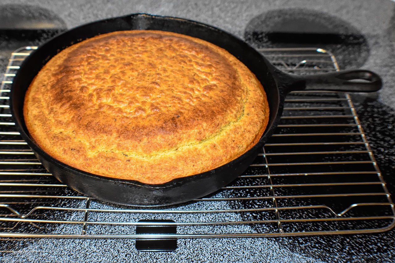Cast Iron Cornbread (Image Credits: Pixabay)