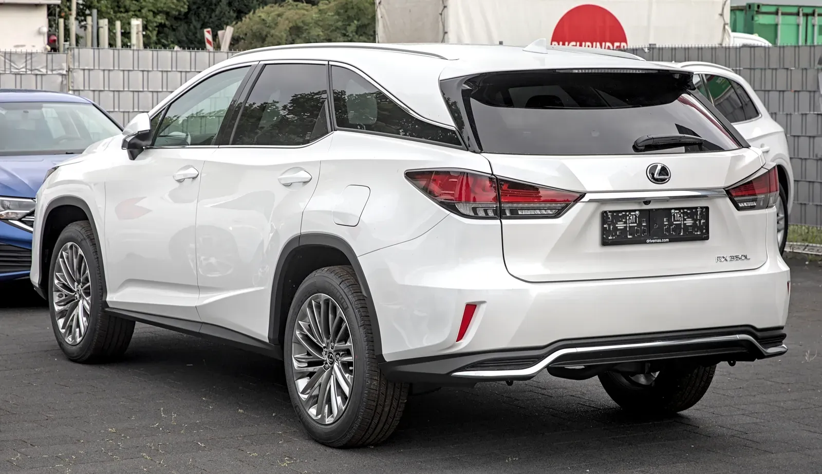 Lexus RX (Image Credits: Wikimedia)