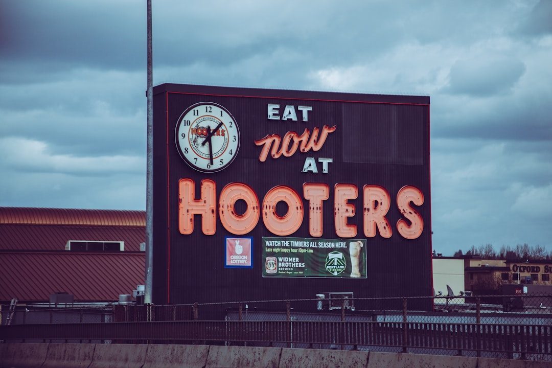 Hooters Sports Bar Experience (Image Credits: Unsplash)
