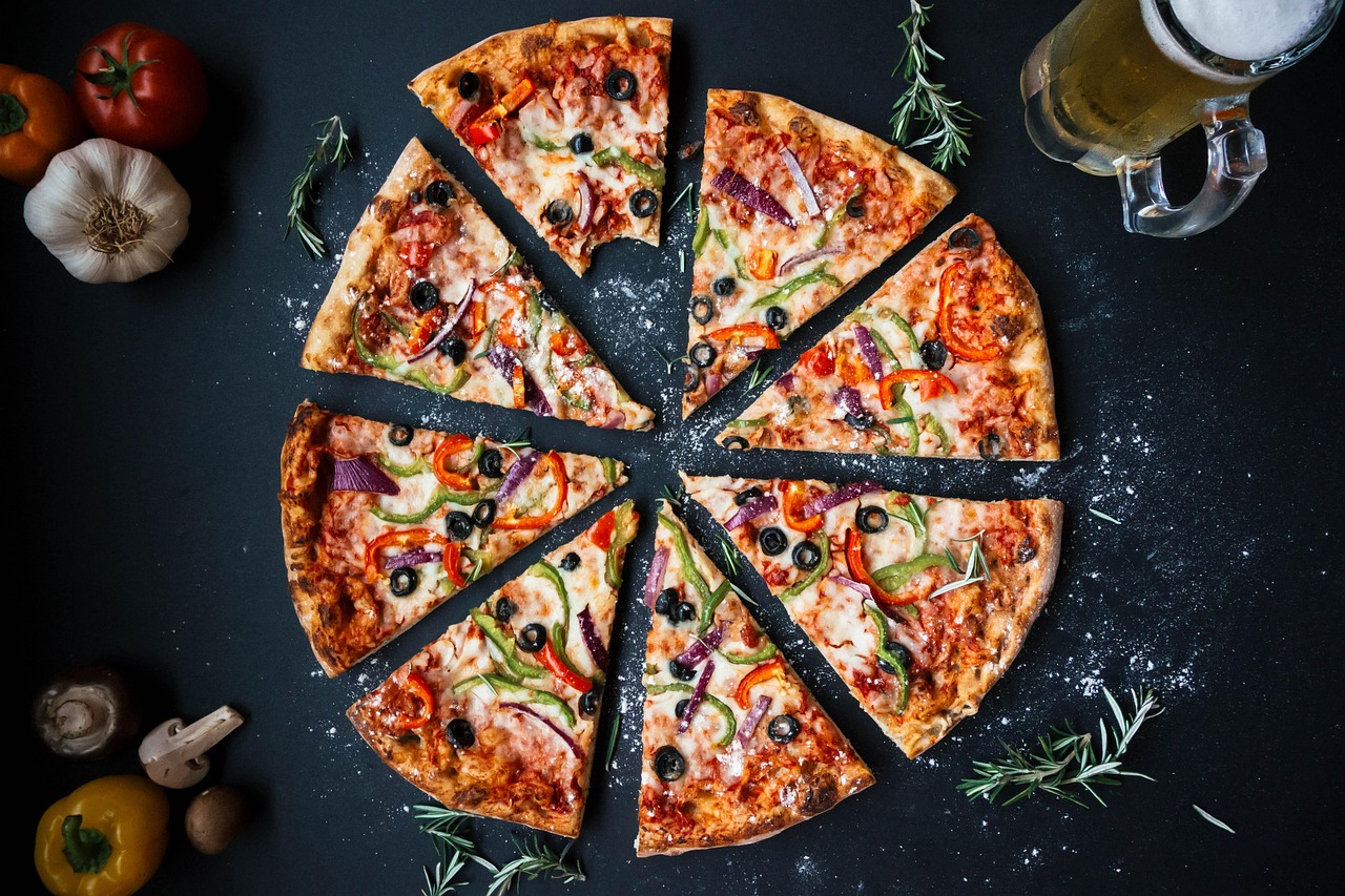 Homemade Pizza with Fresh Toppings (Image Credits: Pixabay)