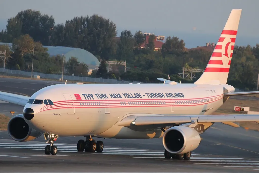 15. Bring a Small Treat for the Crew (Image Credits: Flickr)