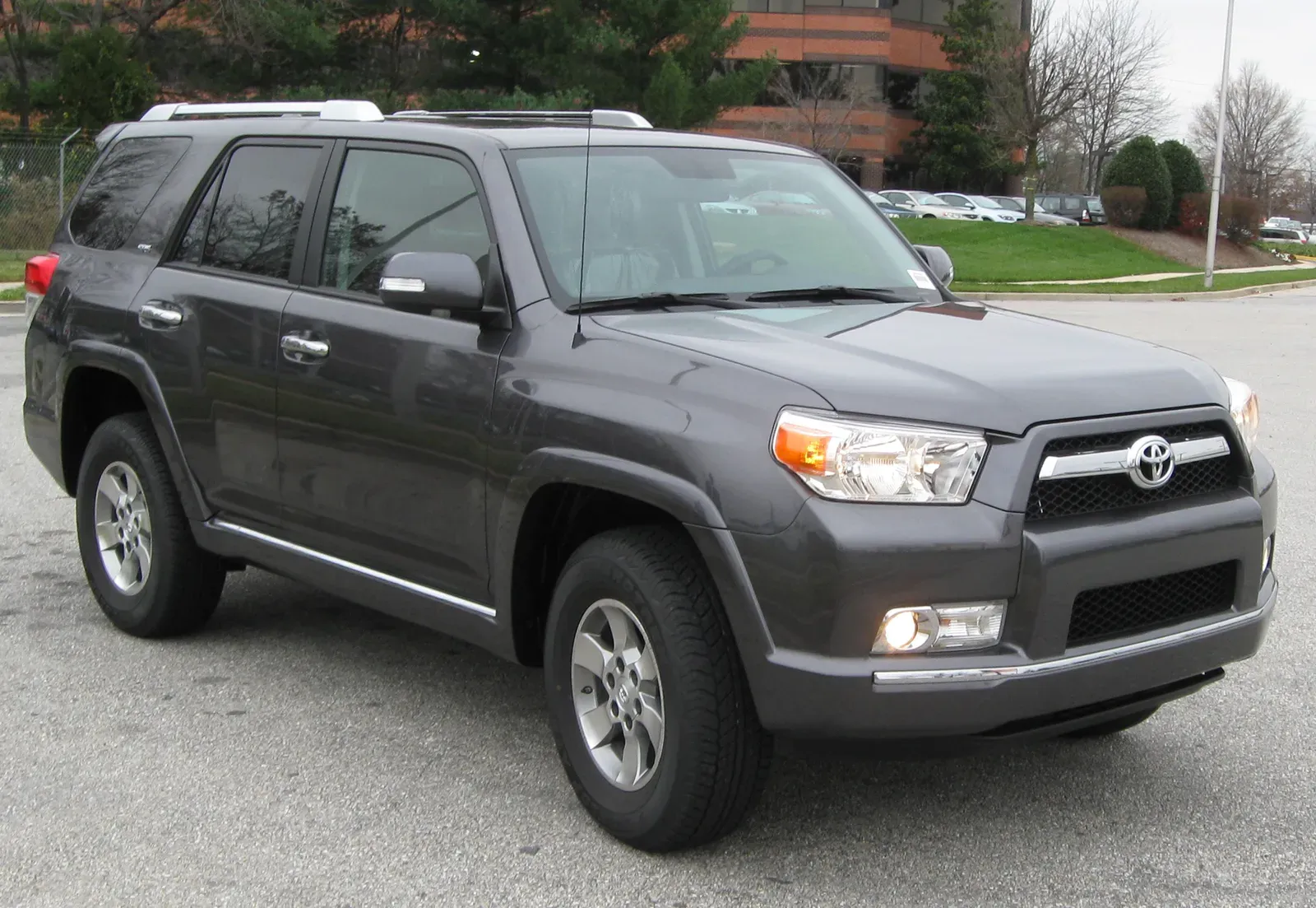 Toyota 4Runner: The Bulletproof SUV (Image Credits: Wikimedia)