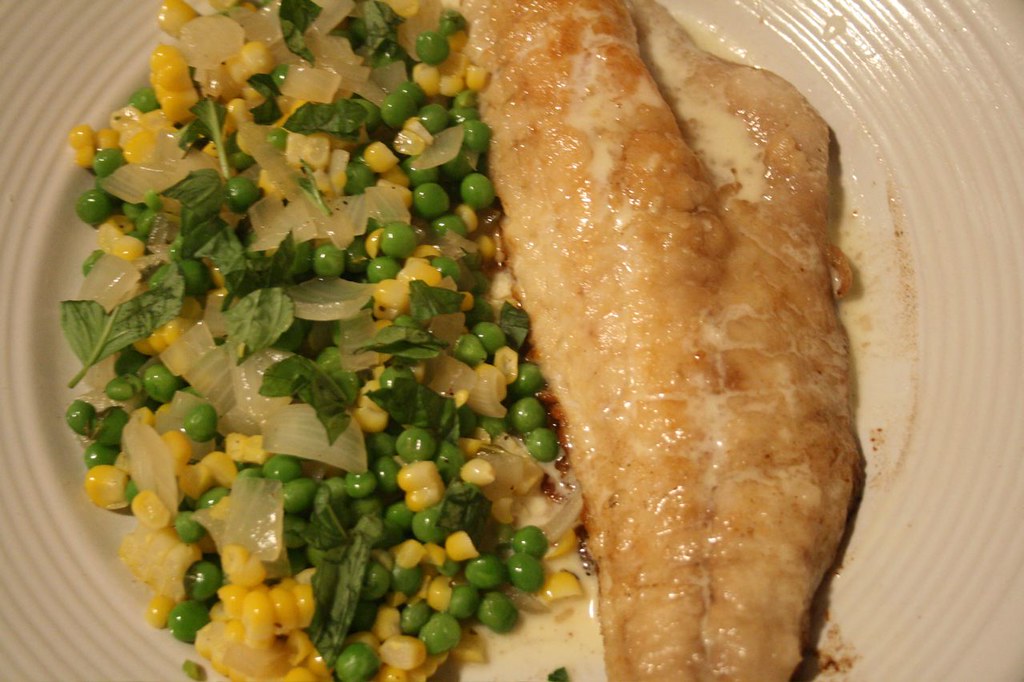 Rockfish: The West Coast Wonder With Big White Flakes (Image Credits: Flickr)