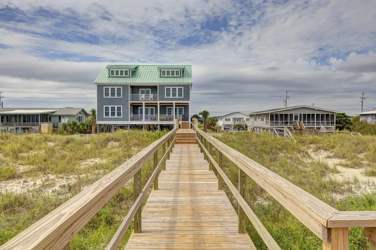 Empty Nest Boomers Control Nearly One Third of Large Homes (Image Credits: Pixabay)