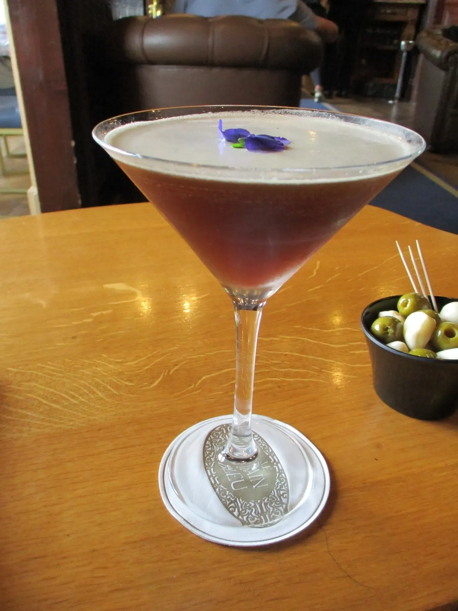 Trendy Drinks Like Espresso Martinis Reflect Social Awareness (Image Credits: Wikimedia)