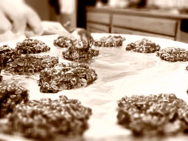 No-Bake Chocolate Oat Cookies (frame:45, Flickr, CC BY-SA 2.0)