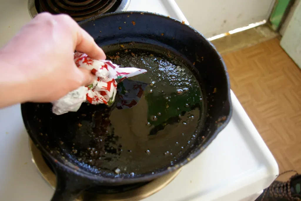 That Soap Myth Is Keeping Your Pan Dirty (Image Credits: Flickr)
