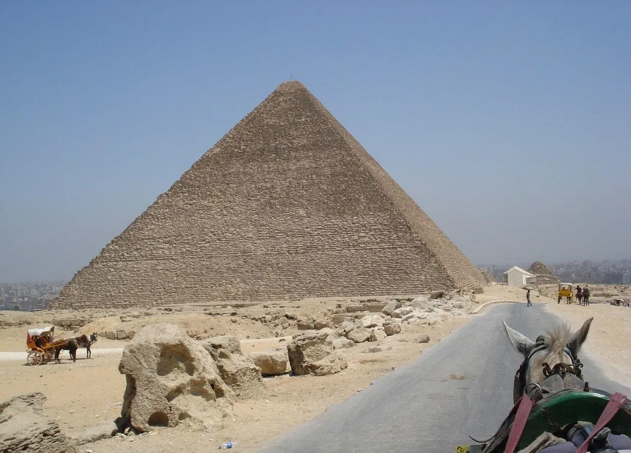Egypt: Pyramids, Pressure, and Persistent Hassles (Image Credits: Pixabay)
