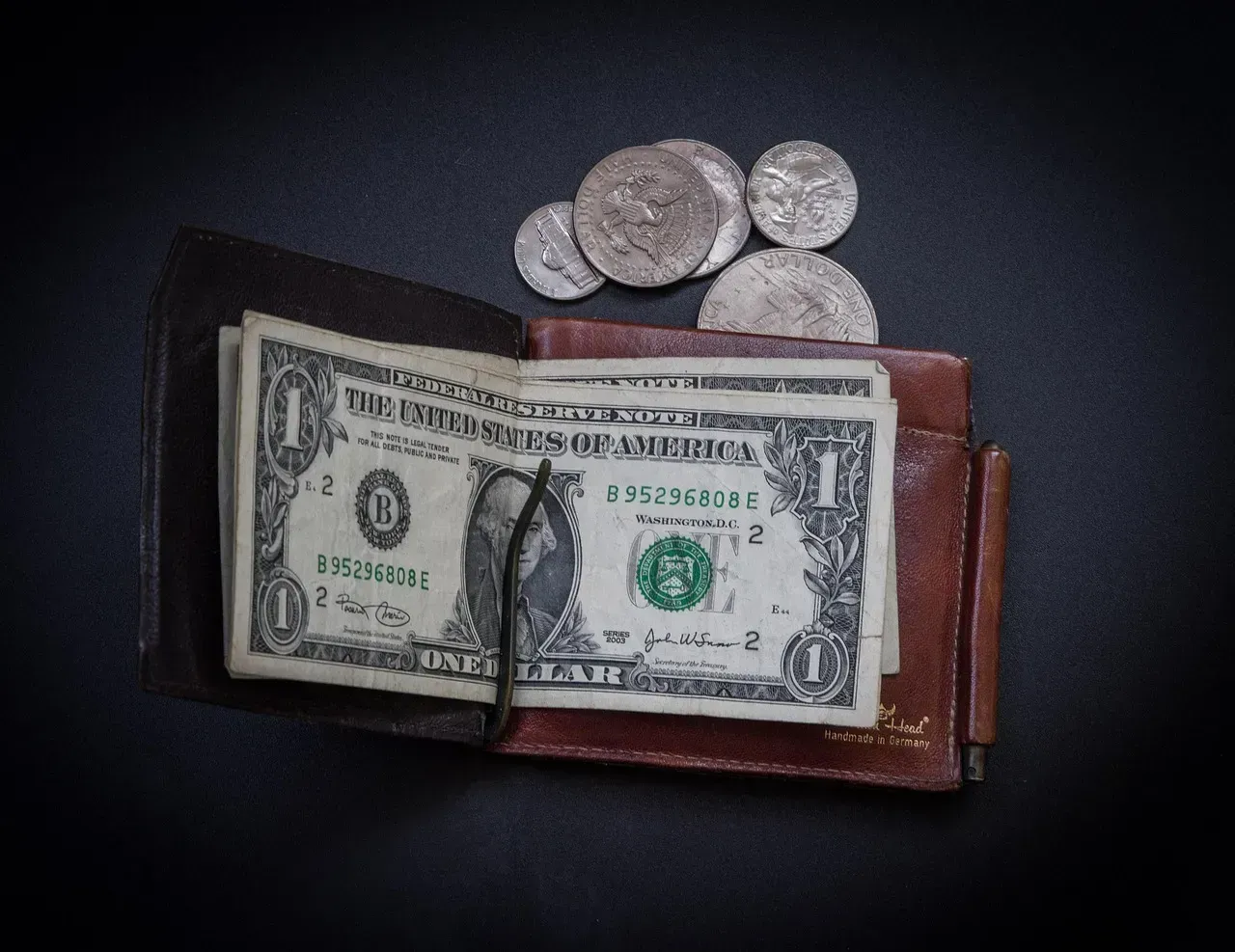 Spotting Binary Bills in Your Wallet (Image Credits: Pixabay)