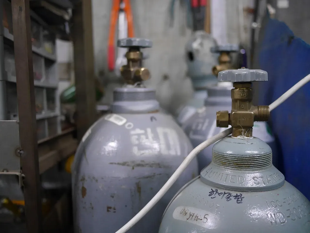 Propane Tanks and Gasoline Cans (Image Credits: Pixabay)
