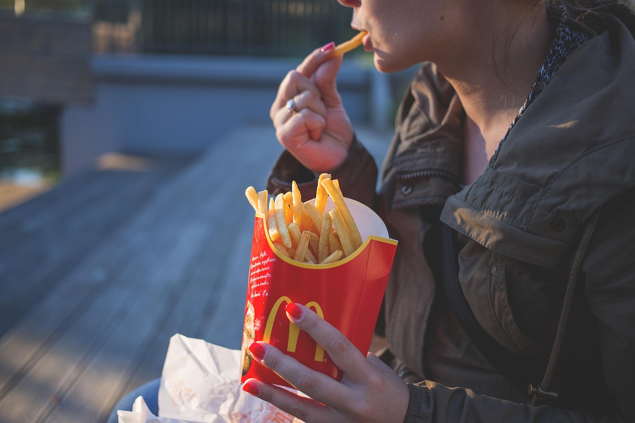 Americans Rush Through Meals at Record Speed (Image Credits: Pixabay)