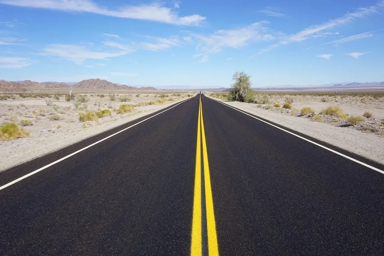 California Route 138: Blood Alley Lives Up to Its Name (Image Credits: Pixabay)