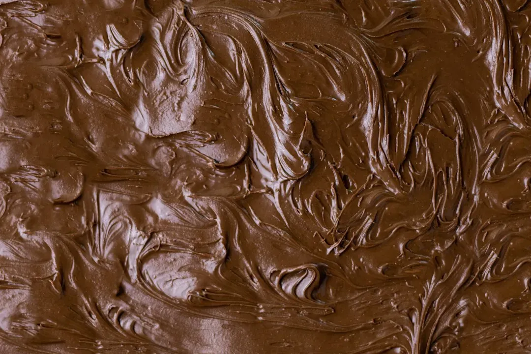 Coating the mold properly (Image Credits: Unsplash)