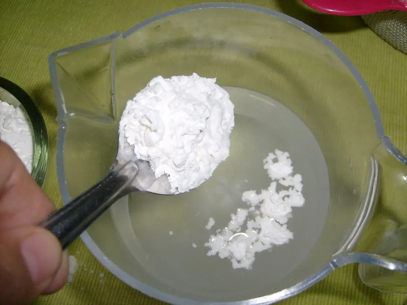 Cornstarch (Image Credits: By Picasa author kalaya, CC BY-SA 3.0, https://commons.wikimedia.org/w/index.php?curid=9939132)