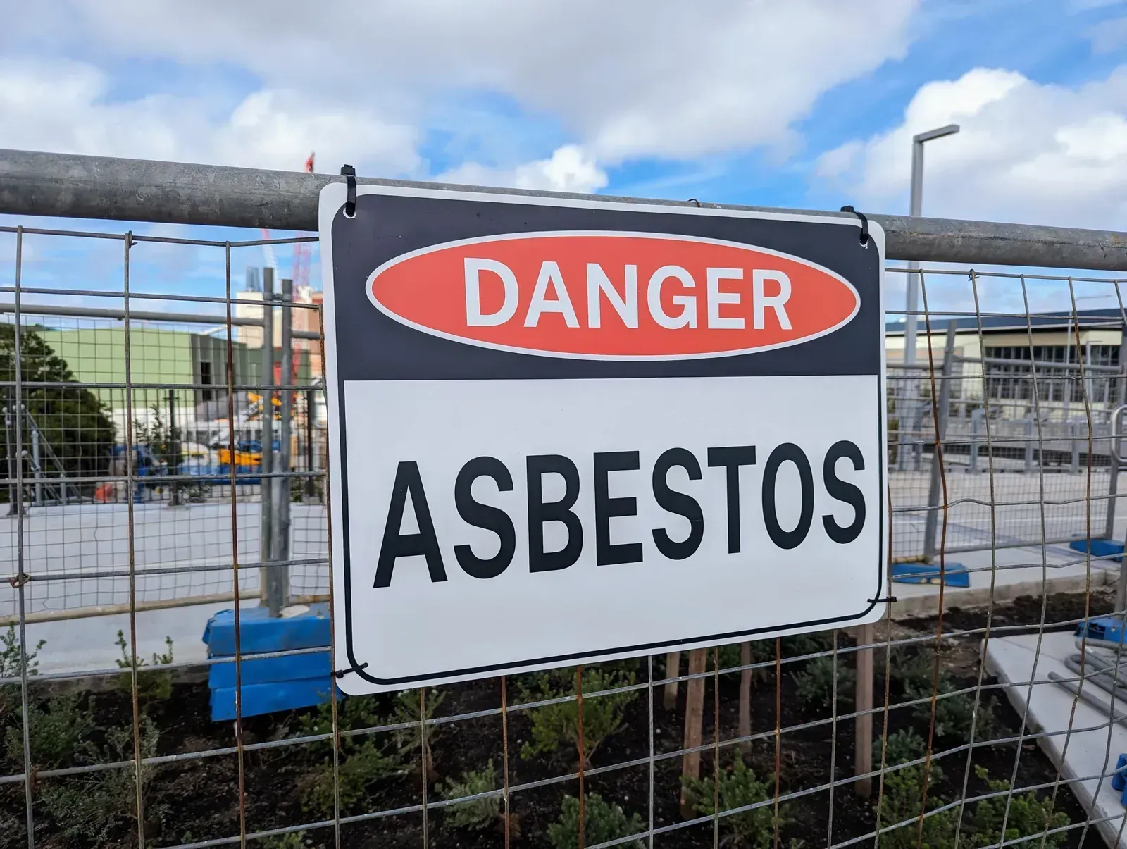 6. Asbestos Everywhere in the Home (Image Credits: By Jpatokal, CC BY-SA 4.0)