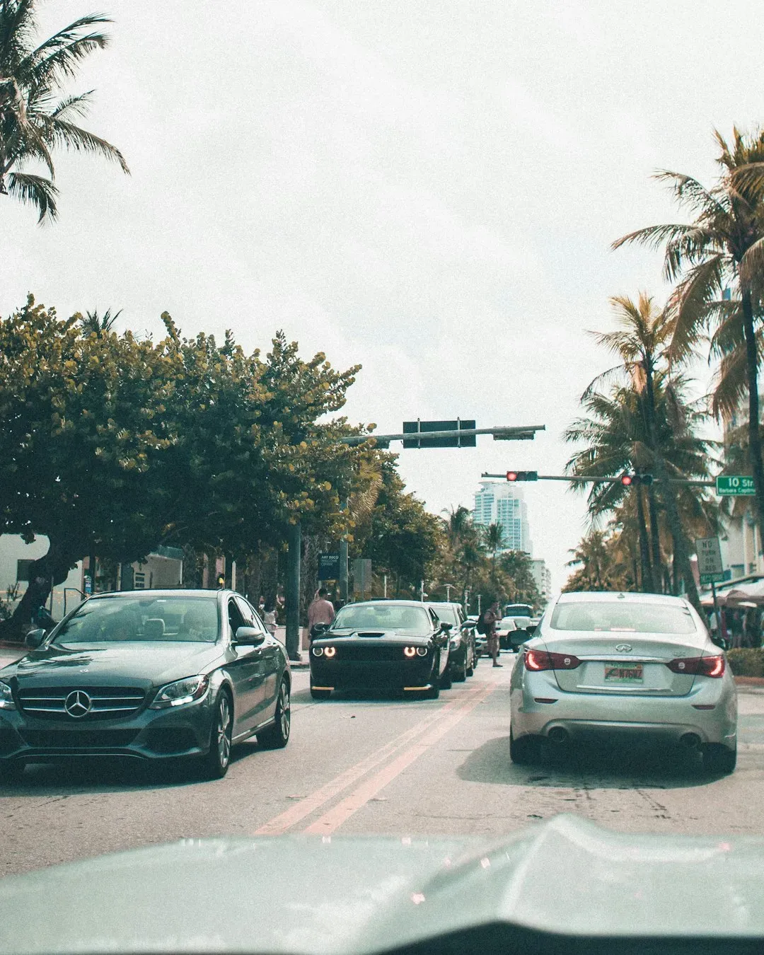 8. The Traffic and Lack of Public Transit Became a Daily Nightmare (Image Credits: Unsplash)