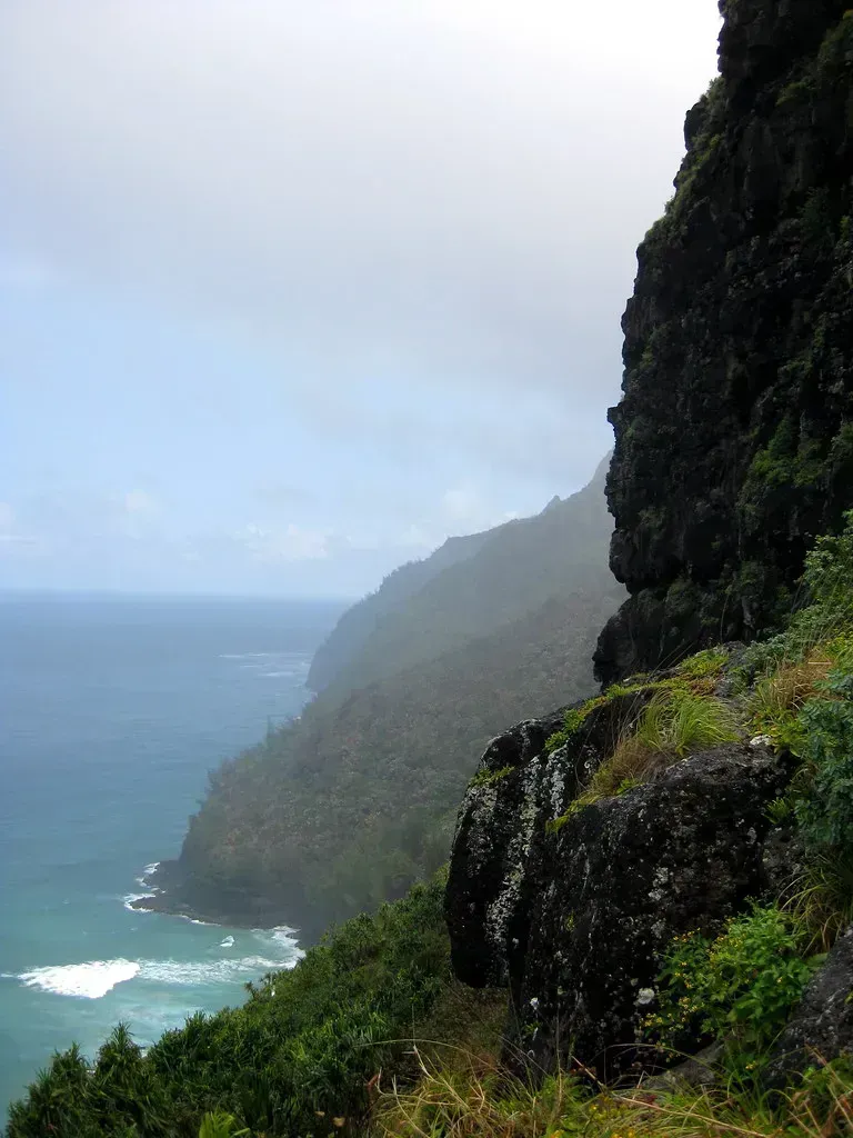 6. Kalalau Trail, Nā Pali Coast, Hawaii (Image Credits: Flickr)