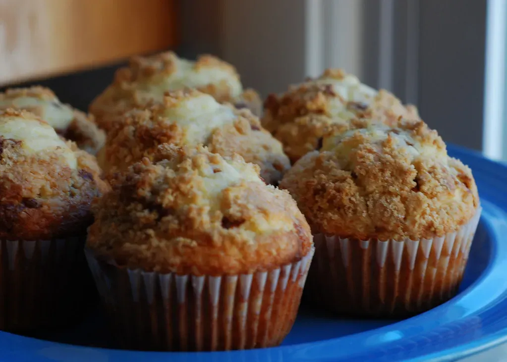 Muffins and Baked Oats (Mark Bonica, Flickr, CC BY 2.0)