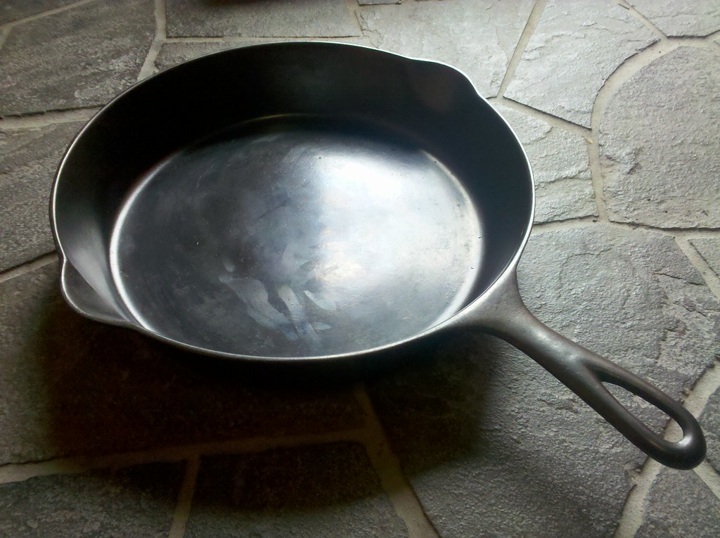 Griswold Cast Iron Skillets Command Premium Prices (Image Credits: Flickr)