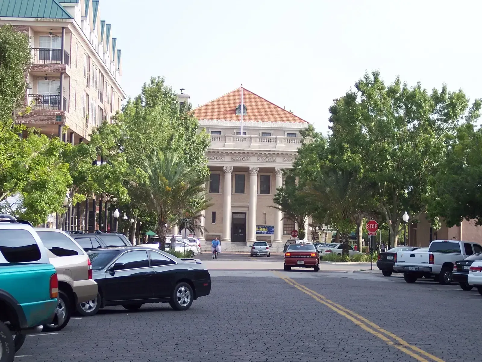 Gainesville, Florida: Sunshine Without the Tourist Chaos (Image Credits: Wikimedia)