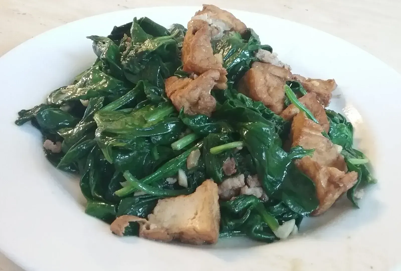 Spinach Transforms Nitrates Into Harmful Compounds (Image Credits: Wikimedia)