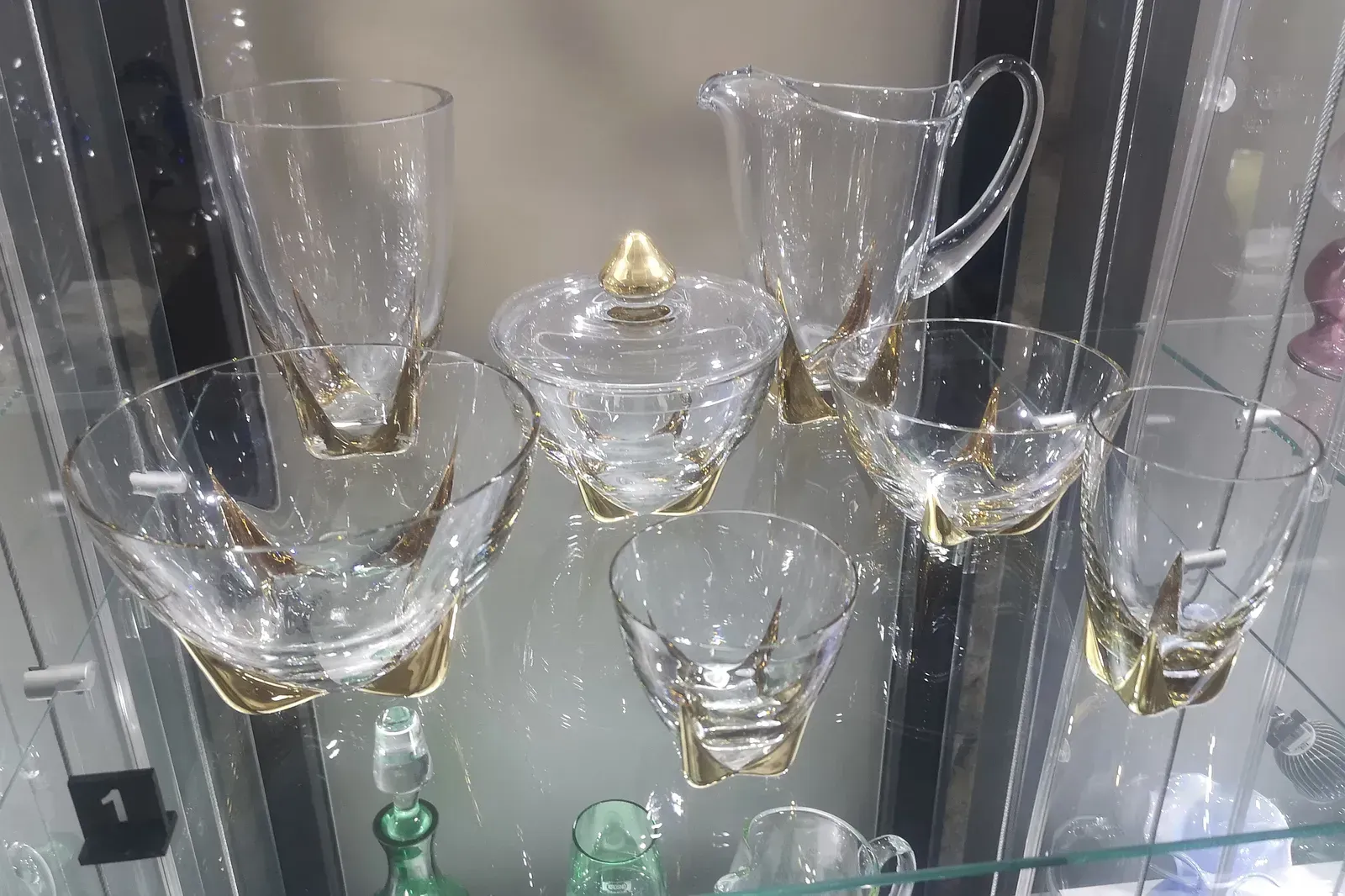 Proper Glassware for Different Beverages (Image Credits: Wikimedia)