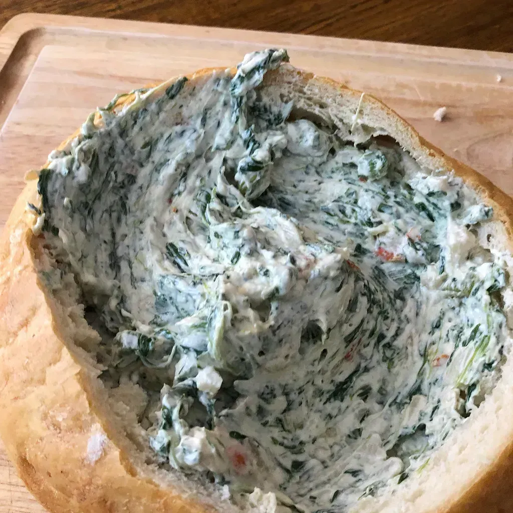 Spinach Dip in a Bread Bowl (Image Credits: Flickr)