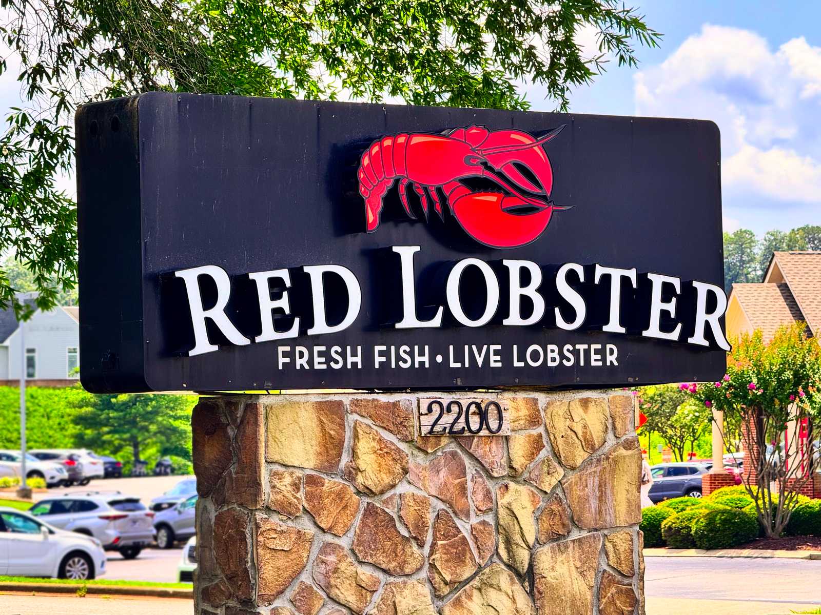 Red Lobster: When Endless Shrimp Became Endless Problems (Image Credits: By Harrison Keely, CC BY 4.0, https://commons.wikimedia.org/w/index.php?curid=170637521)