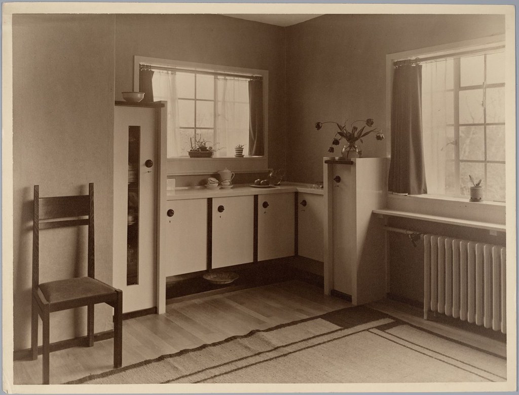 All-White Kitchen Schemes: Clean But Cold and Impersonal (image credits: flickr)