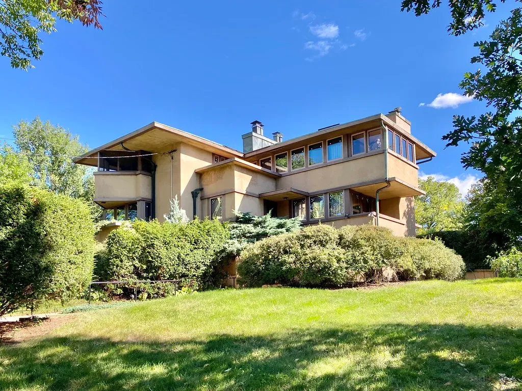 7. Newton, Iowa: Prairie Living With a Paycheck Attached (w_lemay, Flickr, CC BY-SA 2.0)