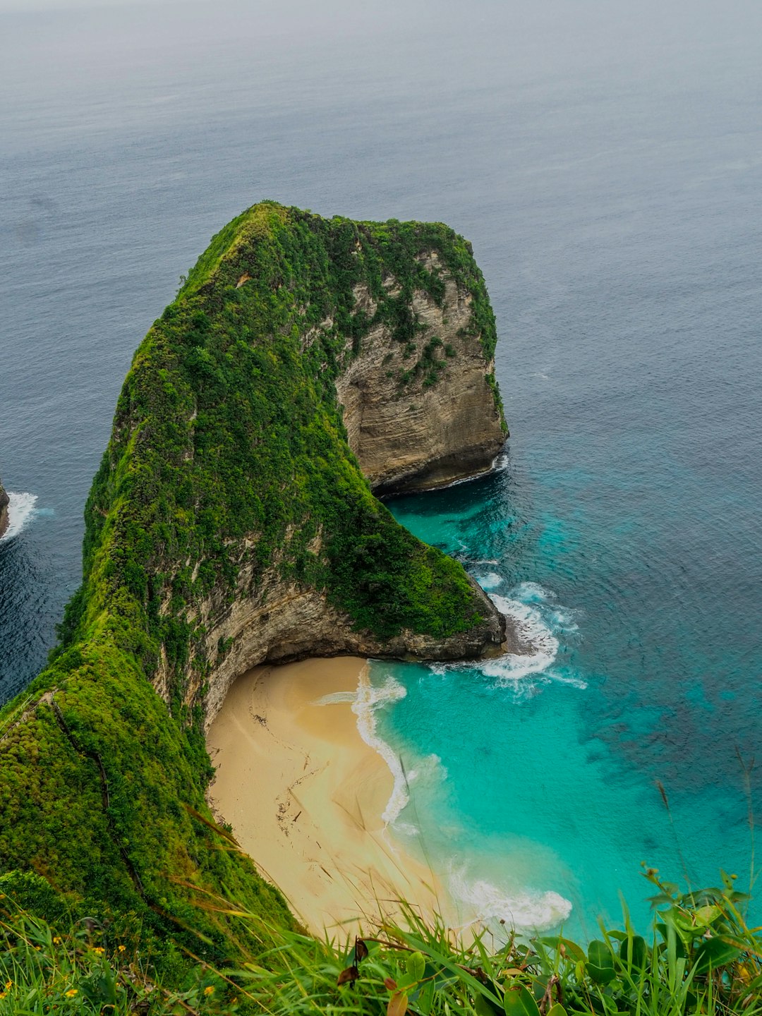 Nusa Penida, Indonesia (Image Credits: Unsplash)