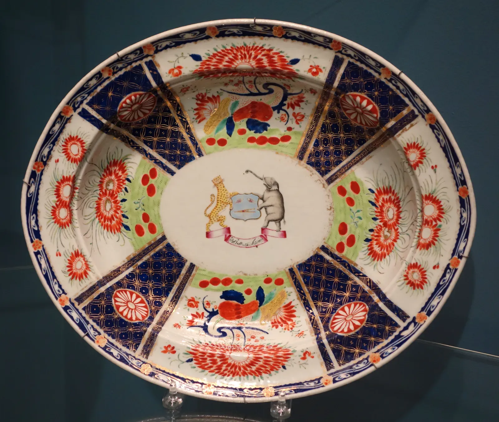 Chinese Export Armorial Porcelain Sets (Image Credits: Wikimedia)