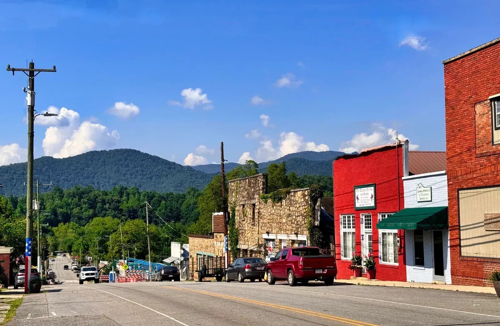 Hickory, North Carolina: Blue Ridge Mountains Meet Southern Hospitality (Image Credits: By Harrison Keely, CC BY 4.0, https://commons.wikimedia.org/w/index.php?curid=153487397)
