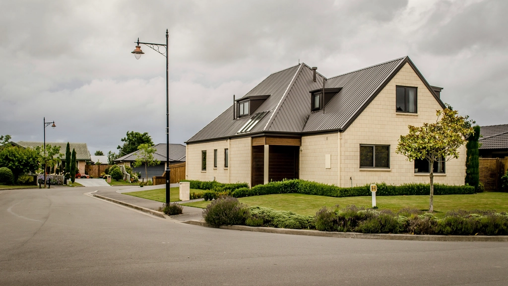 New Zealand: Paradise Lost to Property Prices (image credits: rawpixel)