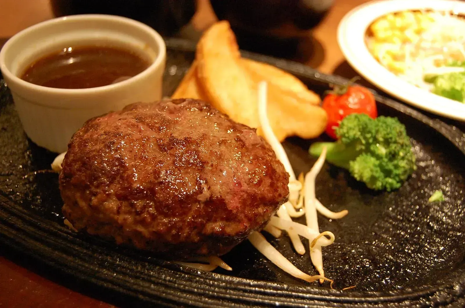 Frozen Salisbury Steak TV Dinners (Image Credits: By kawanet, CC BY 2.0, https://commons.wikimedia.org/w/index.php?curid=6235323)