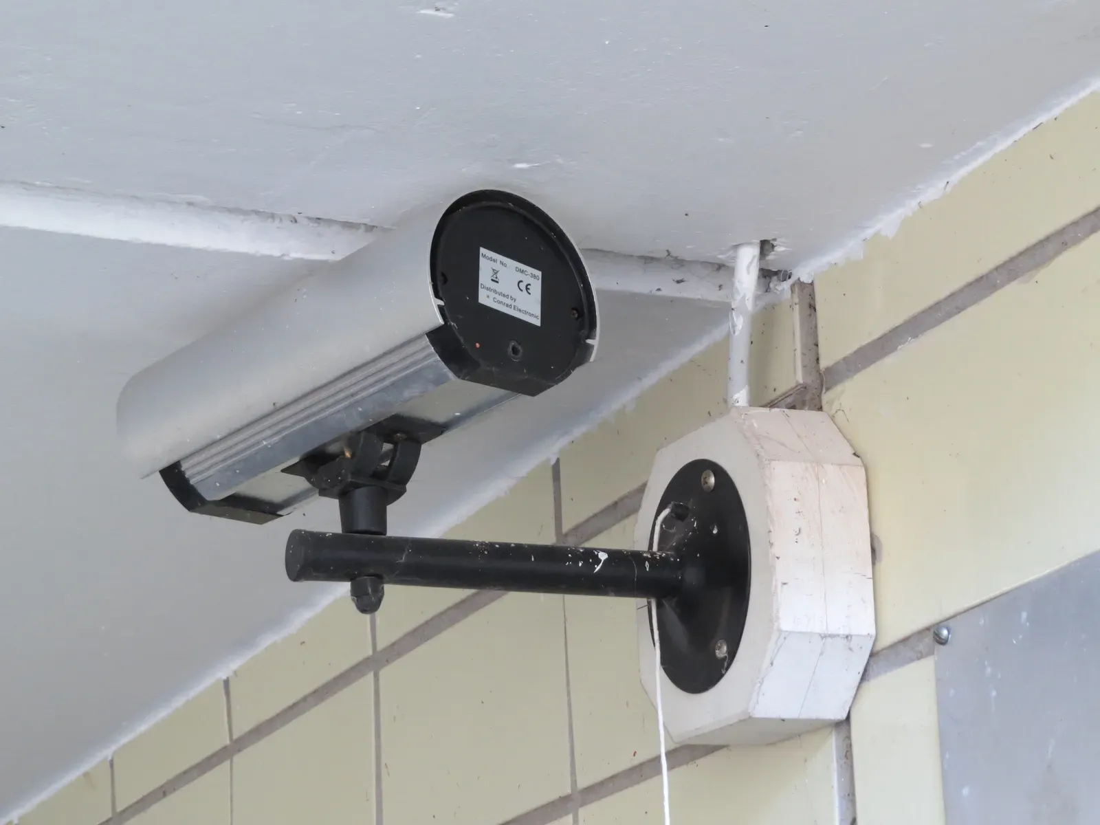 Fake Security Signs: Broadcasting Your Vulnerability (Image Credits: Wikimedia)