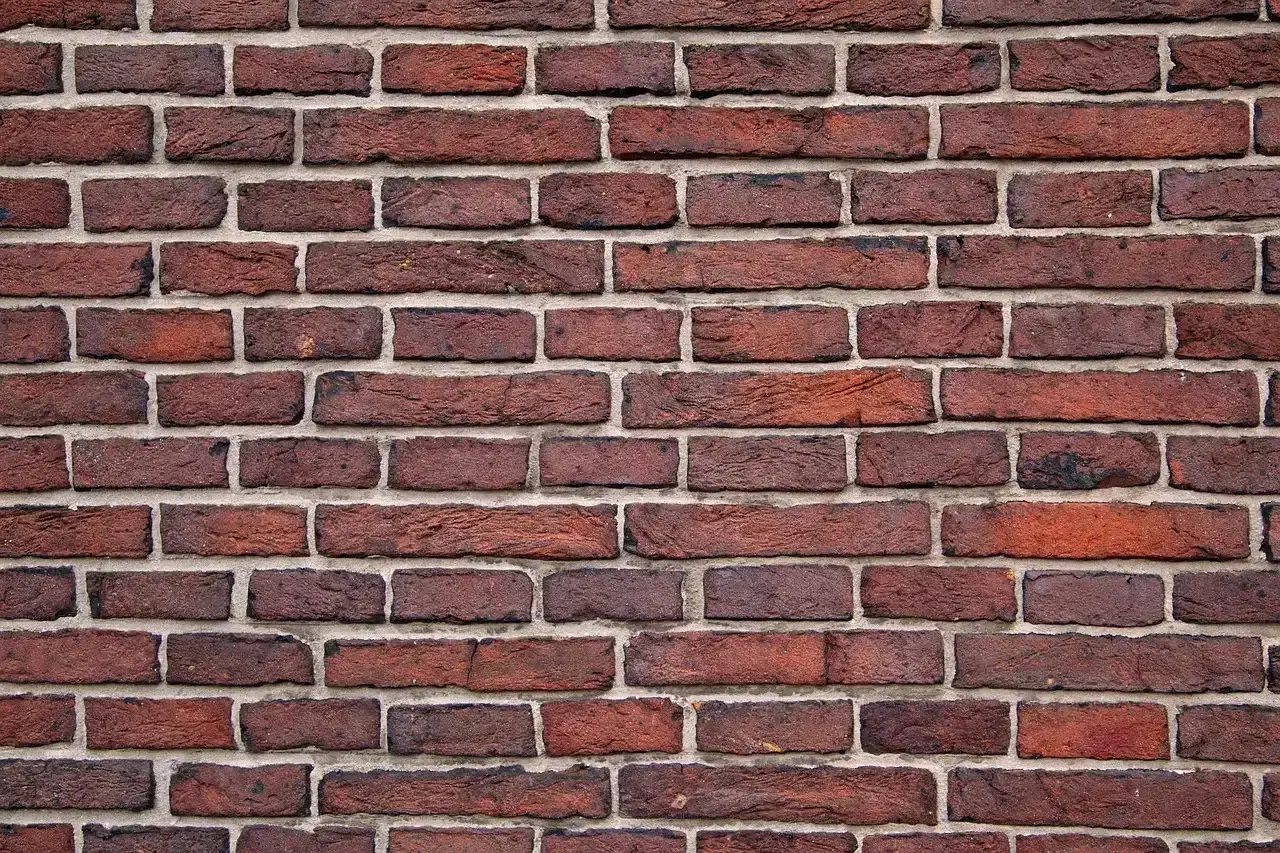 Sign #1: Horizontal Cracks in the Foundation Walls (Image Credits: Pixabay)