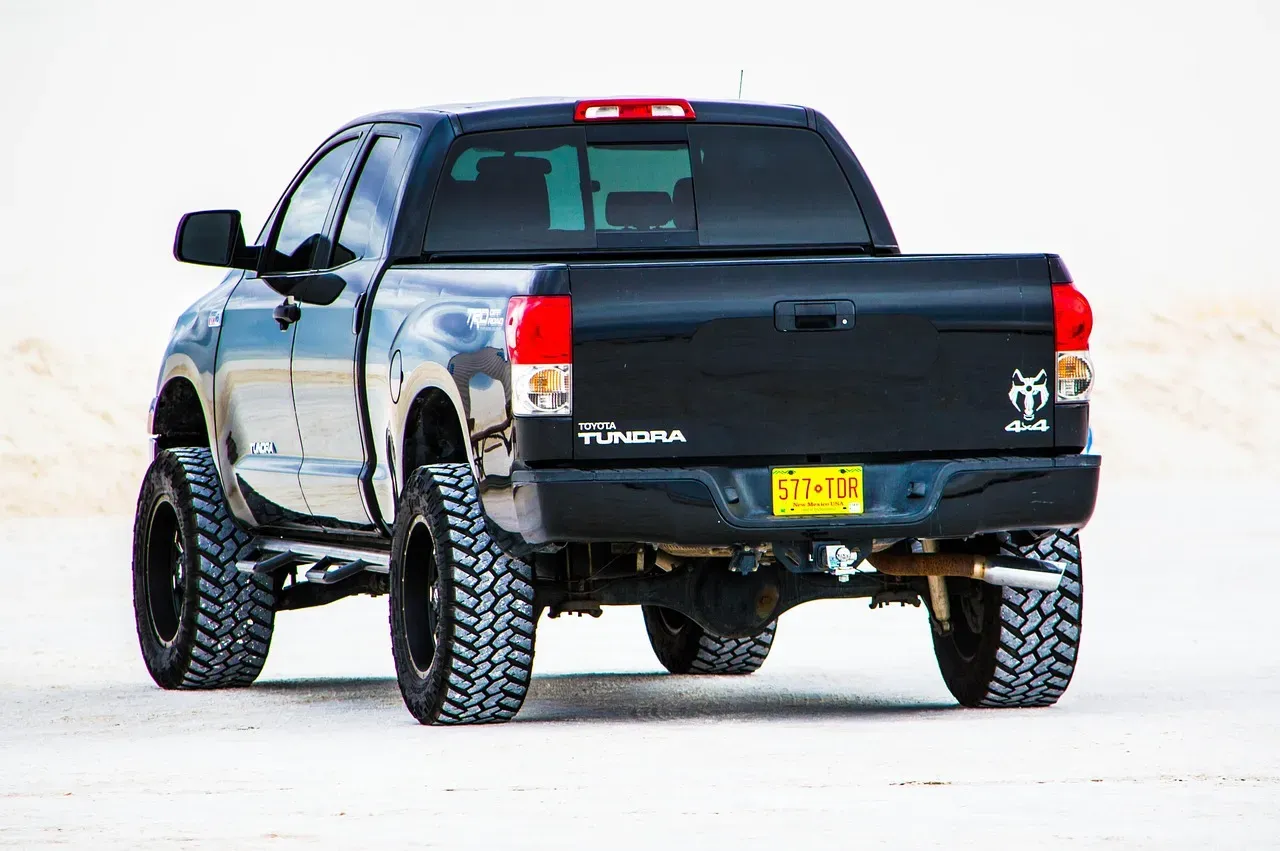 Toyota Tundra: The Truck That Won't Stop (Image Credits: Pixabay)