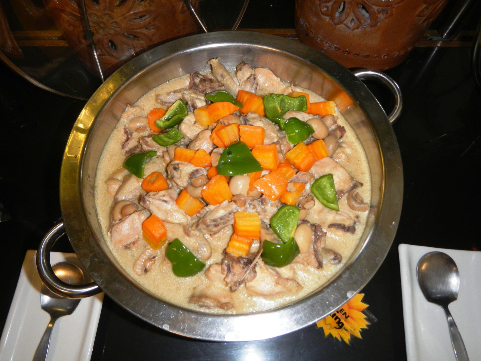 Chicken ร la King Over Toast Points (Image Credits: Wikimedia)