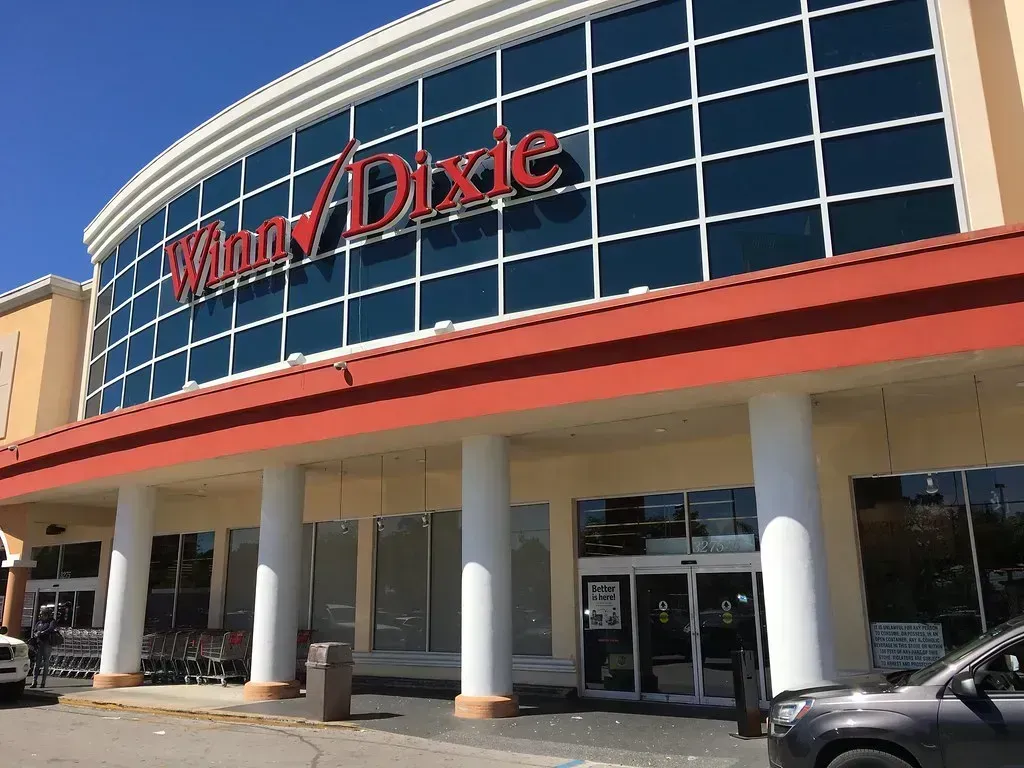 3. Winn-Dixie: A Brand Being Erased One Store at a Time (Image Credits: Flickr)
