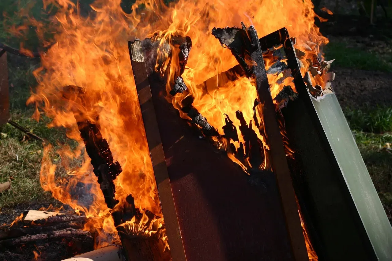 6. Furniture, Mattresses, and Upholstered Items (Image Credits: Pixabay)