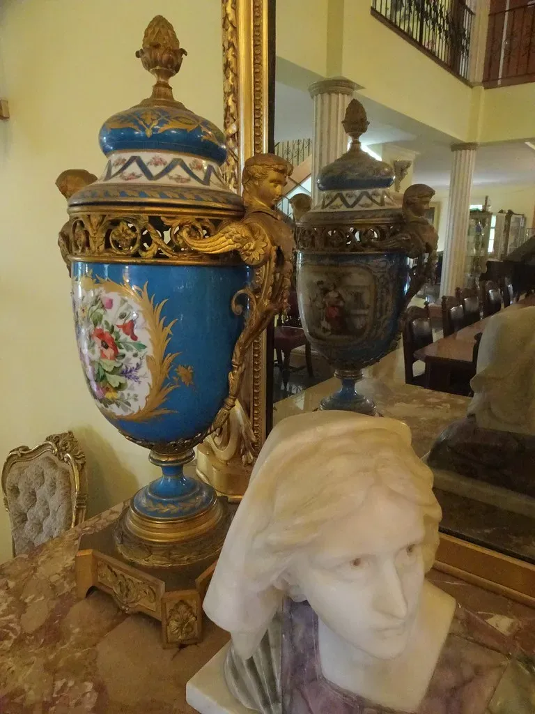 Sèvres Royal Porcelain Urns and Vases (Image Credits: Flickr)