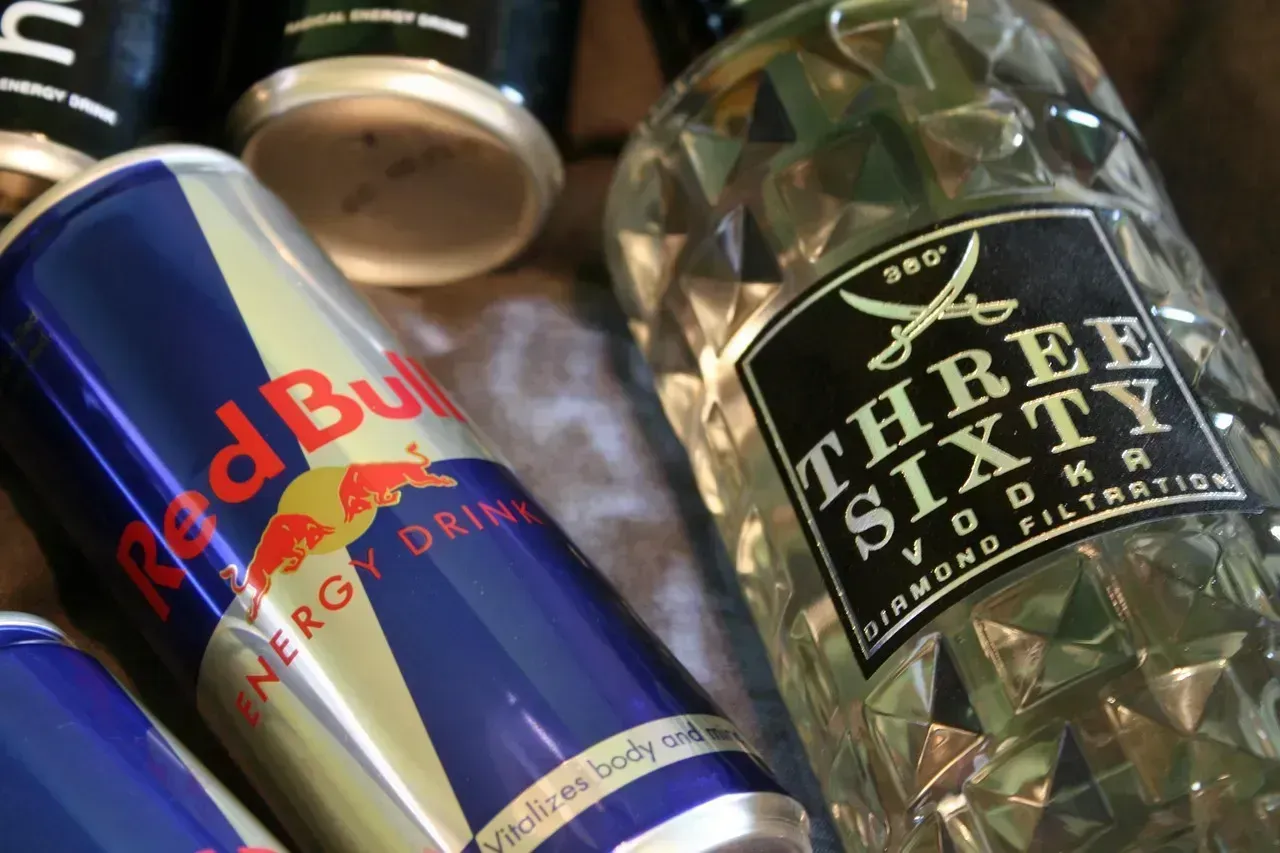 7. Mixing Alcohol with Energy Drinks (Image Credits: Pixabay)