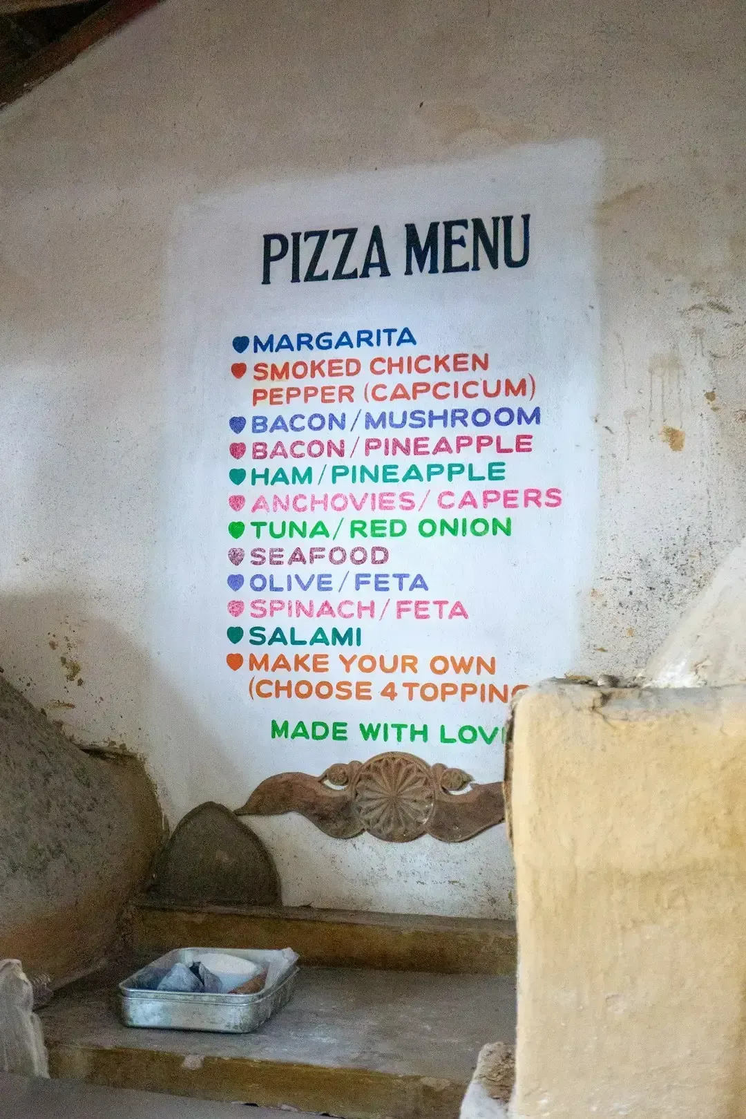 A Menu Design That Looks Like It's From 1995 (Image Credits: Unsplash)