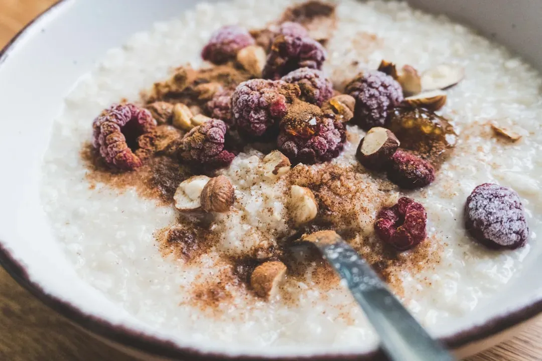 3. Instant Oatmeal - When "Healthy Oats" Become a Problem (Image Credits: Unsplash)