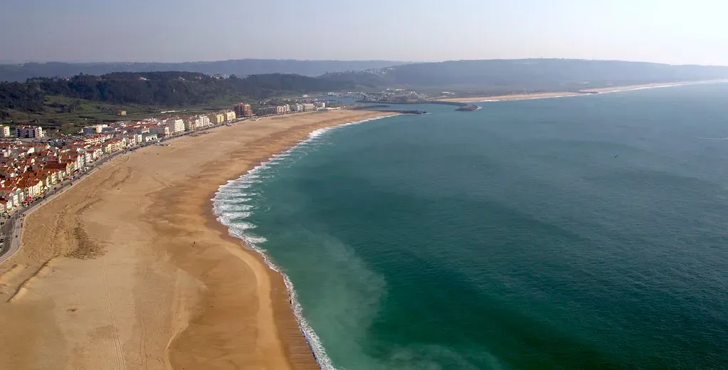 Portugal's Coastal Charm and Warm Expat Welcome (Image Credits: Flickr)