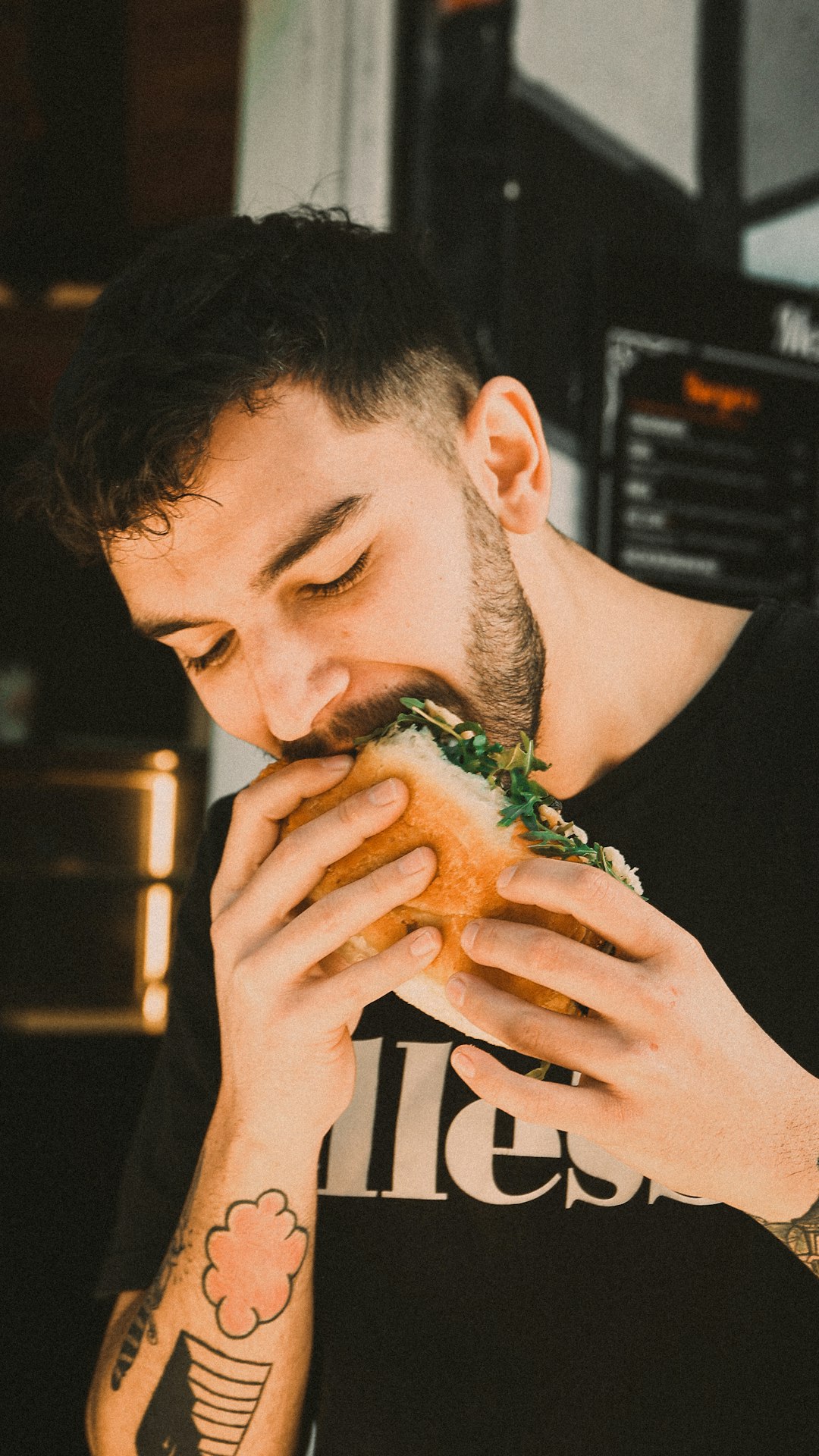 Gino's Hamburgers: The NFL Star's Fast-Food Dream (Image Credits: Unsplash)