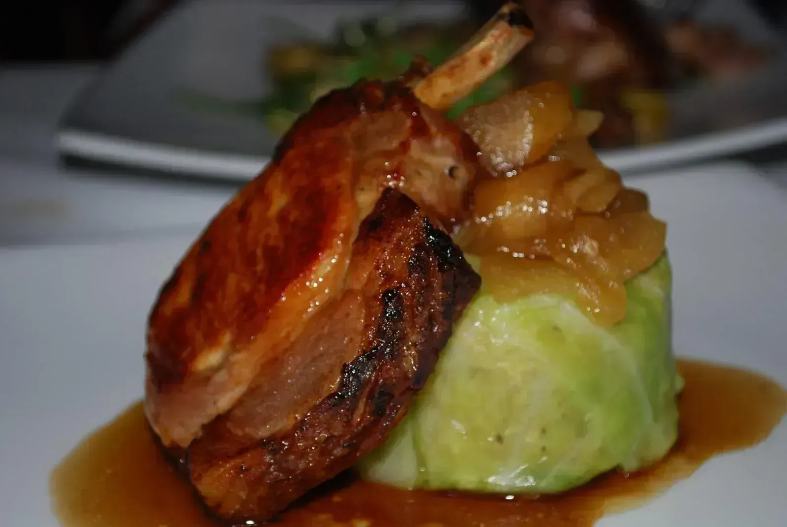Pork Chops with Applesauce (Image Credits: Wikimedia)