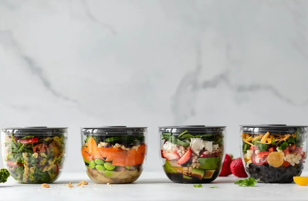 Skipping proper cooling before sealing containers (Image Credits: Unsplash)